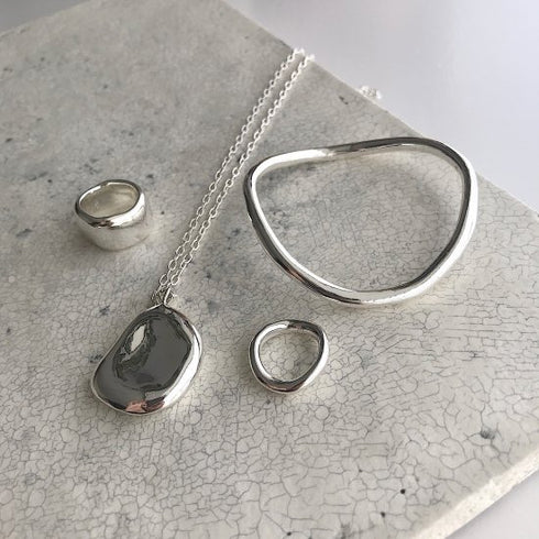 curvy ring